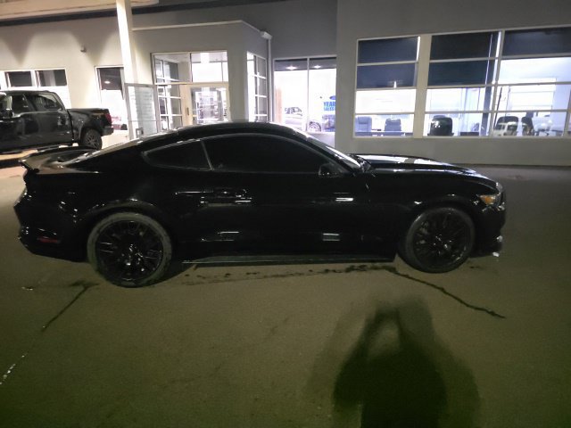 Used 2017 Ford Mustang GT w/ GT Performance Package RWD image 6
