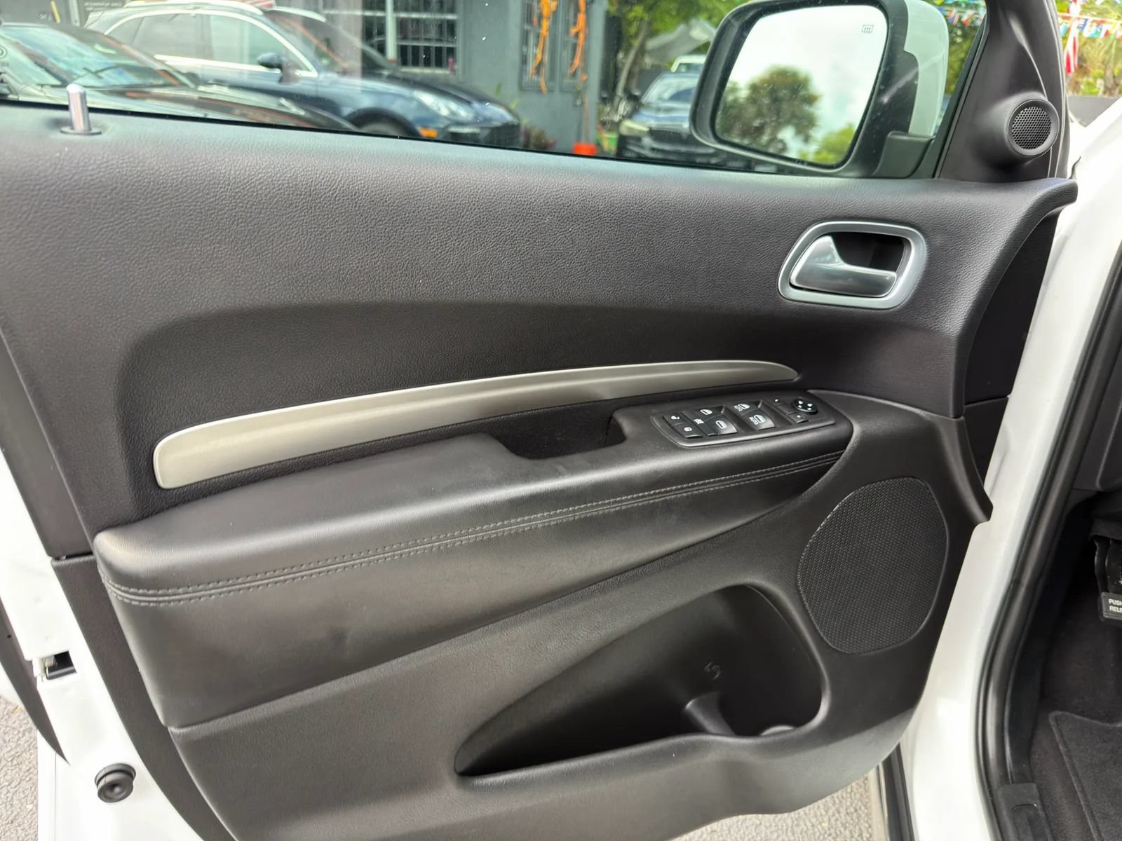 Used 2019 Dodge Durango SXT w/ 3rd Row Seating Group RWD image 17
