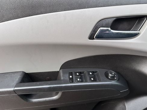 Used 2016 Chevrolet Sonic LT image 11