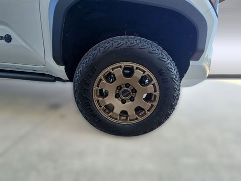 Used 2025 Toyota Tacoma 4x4 Double Cab Hybrid image 31