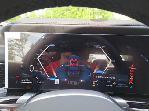 Certified 2025 BMW 750e xDrive image 20