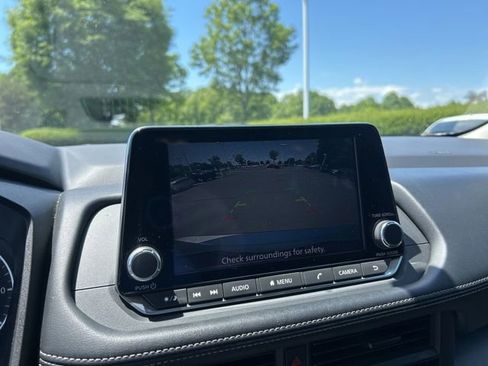 Used 2024 Nissan Rogue S FWD image 25