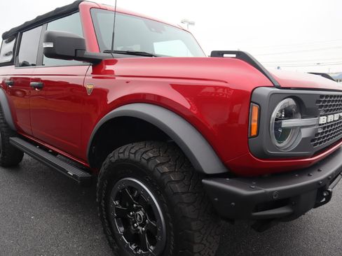 Used 2021 Ford Bronco Badlands image 32