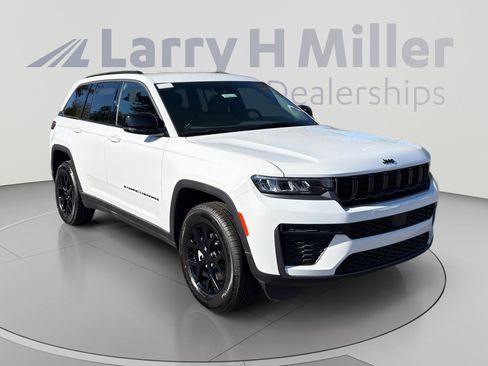 New 2026 Jeep Grand Cherokee Altitude AWD/4WD image 7