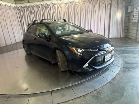 Used 2021 Toyota Corolla XSE FWD image 3
