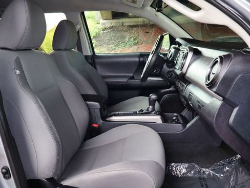 Used 2019 Toyota Tacoma SR5 AWD/4WD image 21