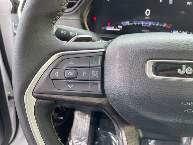 Used 2026 Jeep Grand Cherokee Limited AWD/4WD image 15