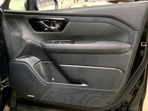 Certified 2025 Subaru Forester Limited image 22