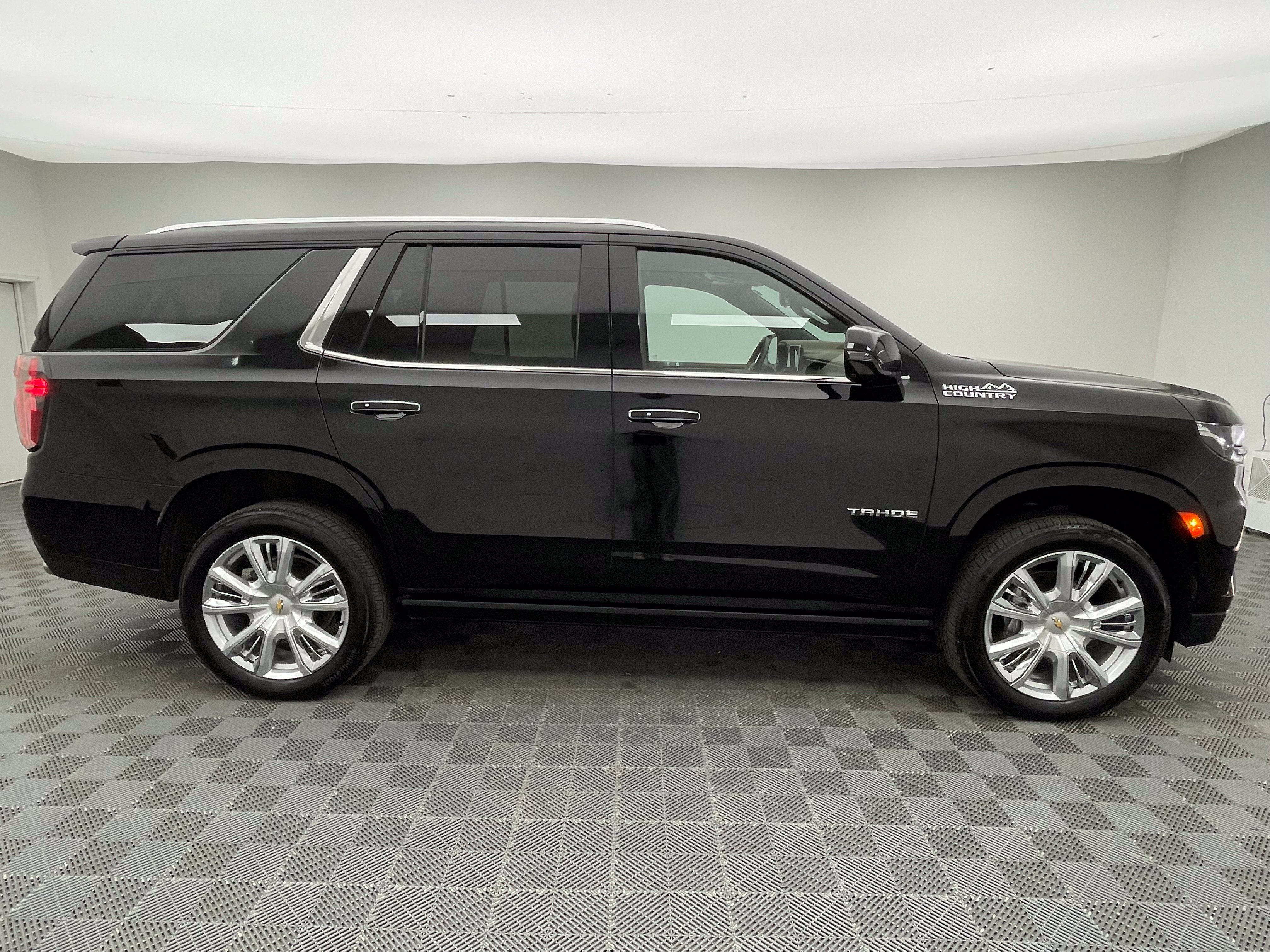 Used 2024 Chevrolet Tahoe High Country AWD/4WD image 9