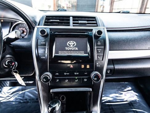 Used 2015 Toyota Camry SE image 37
