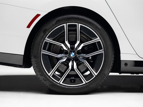 Used 2024 BMW 740i xDrive w/ Executive Package AWD/4WD image 37