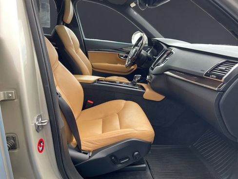 Used 2016 Volvo XC90 T6 Momentum w/ Vision Package image 15