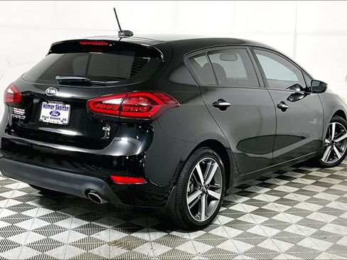 Used 2017 Kia Forte EX image 12