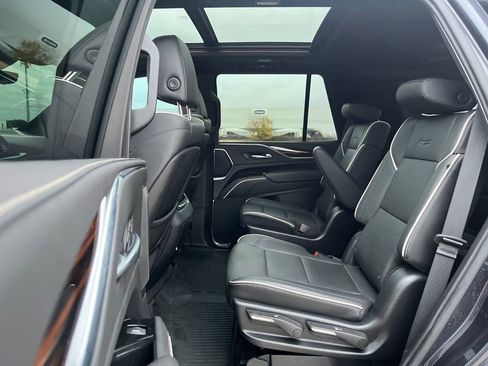 Used 2022 Cadillac Escalade Premium Luxury image 34