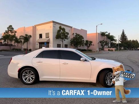 Used 2021 Chrysler 300 Touring L RWD image 4