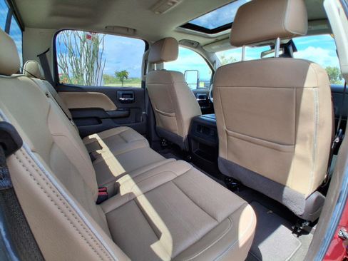 Used 2018 GMC Sierra 2500 Denali w/ Duramax Plus Package AWD/4WD image 24