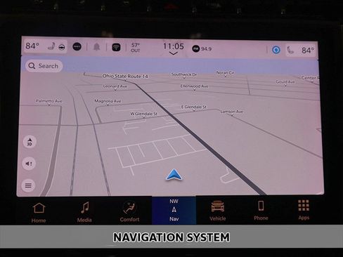 Used 2023 Jeep Grand Cherokee Limited w/ Luxury Tech Group II AWD/4WD image 3