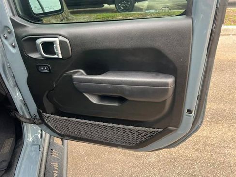 Certified 2024 Jeep Gladiator Sport AWD/4WD image 17