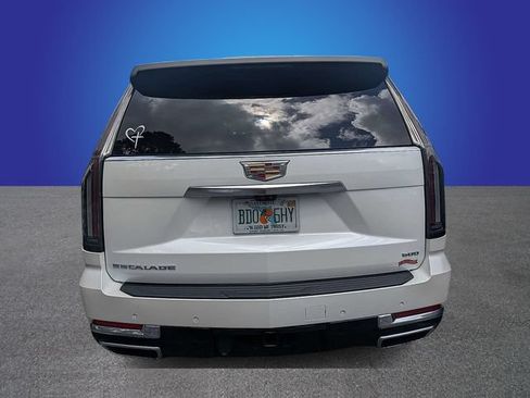 Used 2025 Cadillac Escalade ESV Premium Luxury w/ Touring Package AWD/4WD image 4