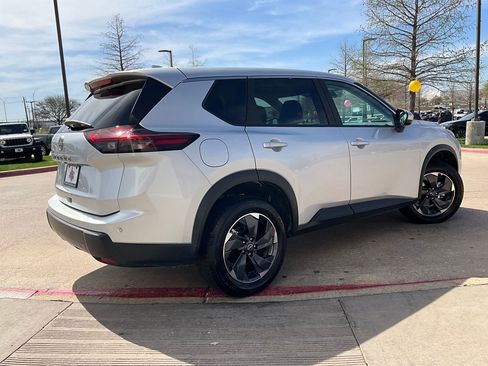 Used 2025 Nissan Rogue SV image 6