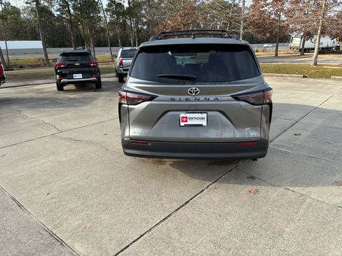 New 2026 Toyota Sienna XLE image 5