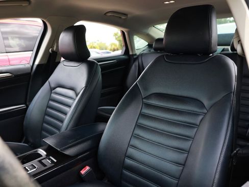 Used 2019 Ford Fusion SEL FWD image 6