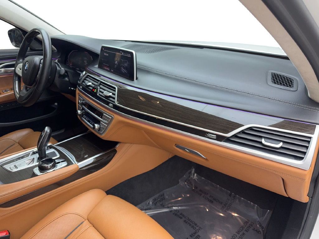 Used 2021 BMW 750i xDrive w/ Executive Package AWD/4WD image 55
