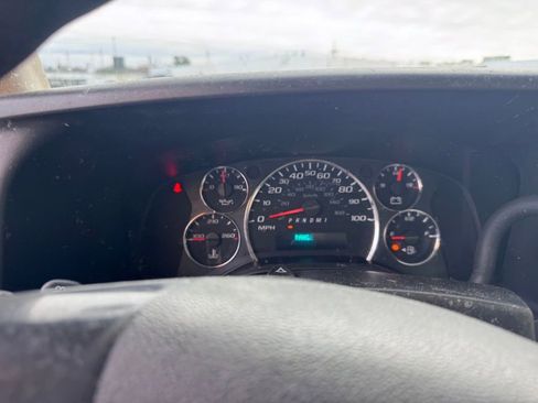 Used 2016 Chevrolet Express 3500 image 11