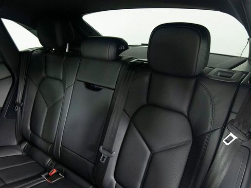Certified 2026 Porsche Macan AWD/4WD image 37