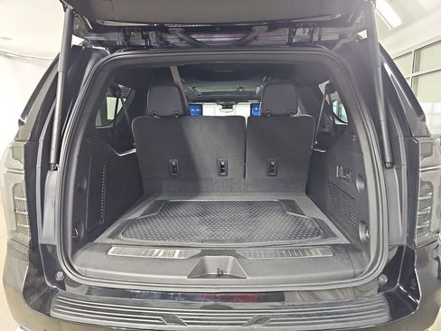 Used 2025 Chevrolet Suburban Premier AWD/4WD image 17