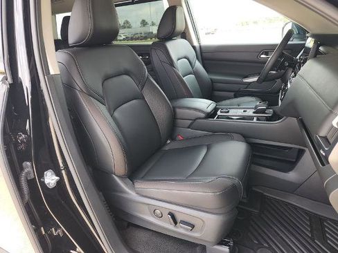 Certified 2025 Nissan Pathfinder SL AWD/4WD image 16