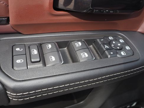 New 2025 RAM 2500 Limited image 28