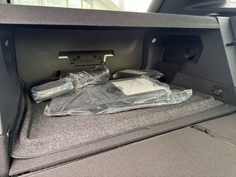 New 2026 Volkswagen Tiguan SEL R-Line AWD/4WD image 31