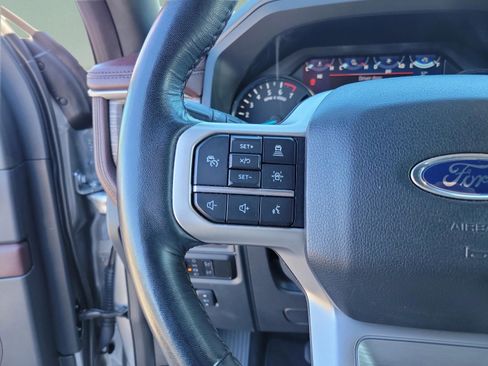 Used 2024 Ford Expedition Limited image 10