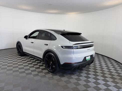 Used 2024 Porsche Cayenne Turbo GT AWD/4WD image 8