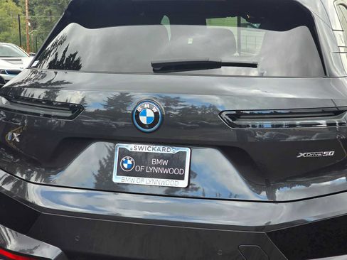 Used 2024 BMW iX xDrive50 w/ Premium Package AWD/4WD image 13