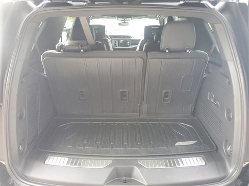 Used 2024 GMC Yukon Denali w/ Denali Reserve Package image 17