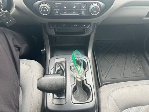 Used 2018 GMC Canyon 2WD Crew Cab w/ Convenience Package image 17