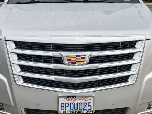 Used 2020 Cadillac Escalade Luxury image 5