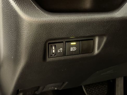 Used 2025 Toyota RAV4 LE FWD image 31