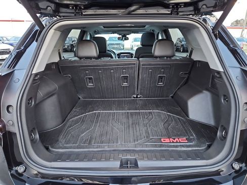 Used 2023 GMC Terrain SLT w/ Infotainment Package II image 32