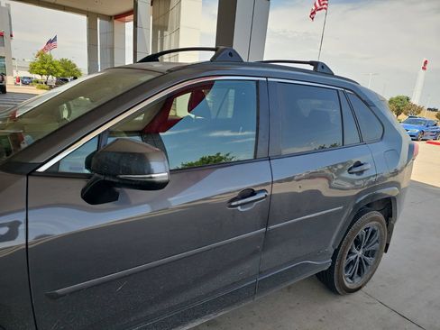 Used 2024 Toyota RAV4 SE w/ Convenience Package AWD/4WD image 3