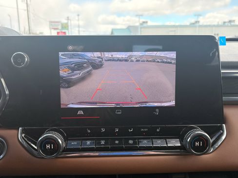 Used 2024 GMC Canyon AT4 image 23