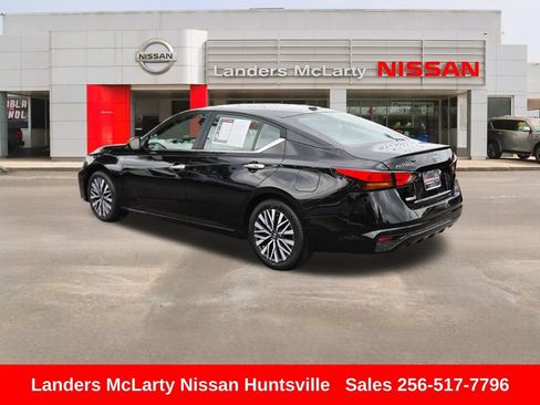 Used 2024 Nissan Altima 2.5 SV FWD image 6