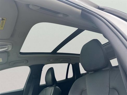 Used 2025 Volvo V60 B5 Cross Country Plus image 27