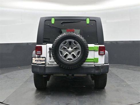 Used 2017 Jeep Wrangler Unlimited Rubicon image 5