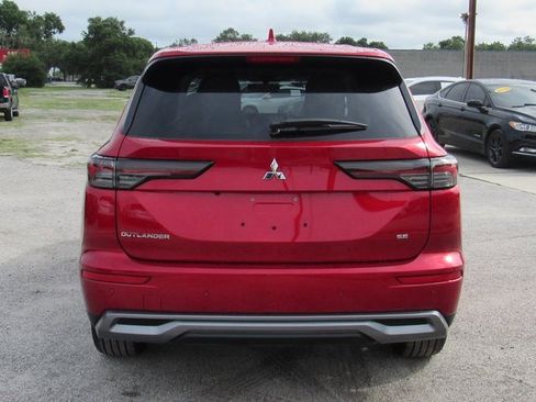New 2025 Mitsubishi Outlander SE image 4