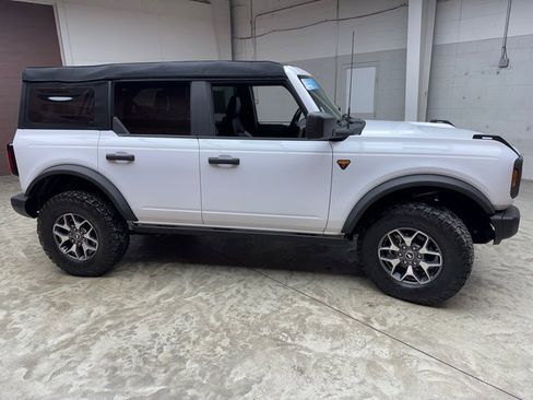 Used 2023 Ford Bronco Badlands image 6