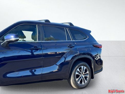 Certified 2024 Toyota Highlander XLE AWD/4WD image 10