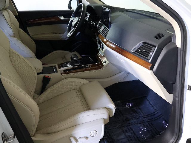 Used 2023 Audi Q5 e Prestige w/ Prestige Package AWD/4WD image 37